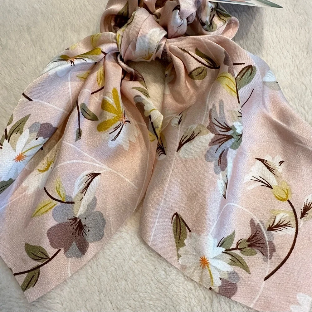 NWT Marta Scrunchie Bow Pink Floral Hair Tie
